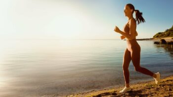 Accueillir l’été : rituels et bienfaits pour le corps et l’esprit