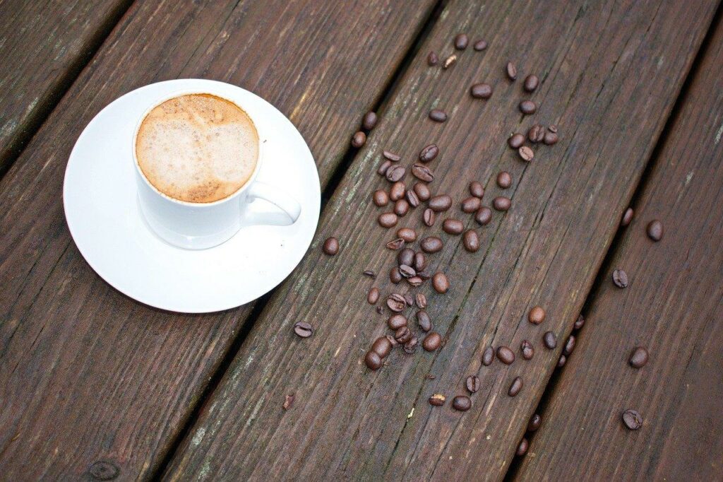 une-pause-detente-en-pleine-journee-personne-en-office-stretch-break pourquoi faire des pauses détente